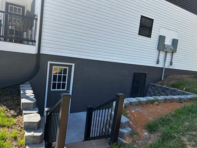 Building Photo - 1006 Pocahontas Ave