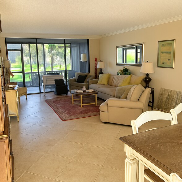 Building Photo - 14 Turtle Creek Dr