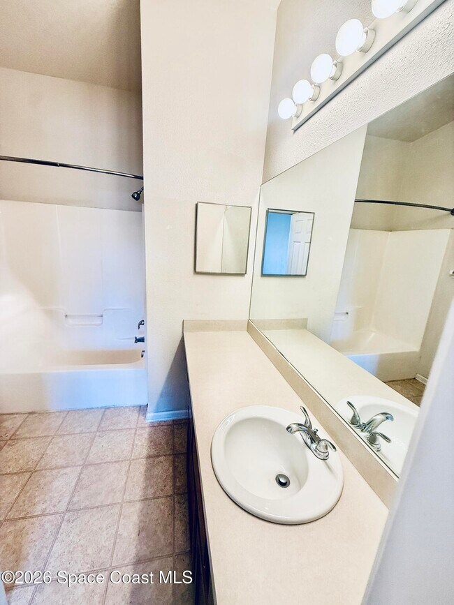 Building Photo - 2990 S Fiske Blvd