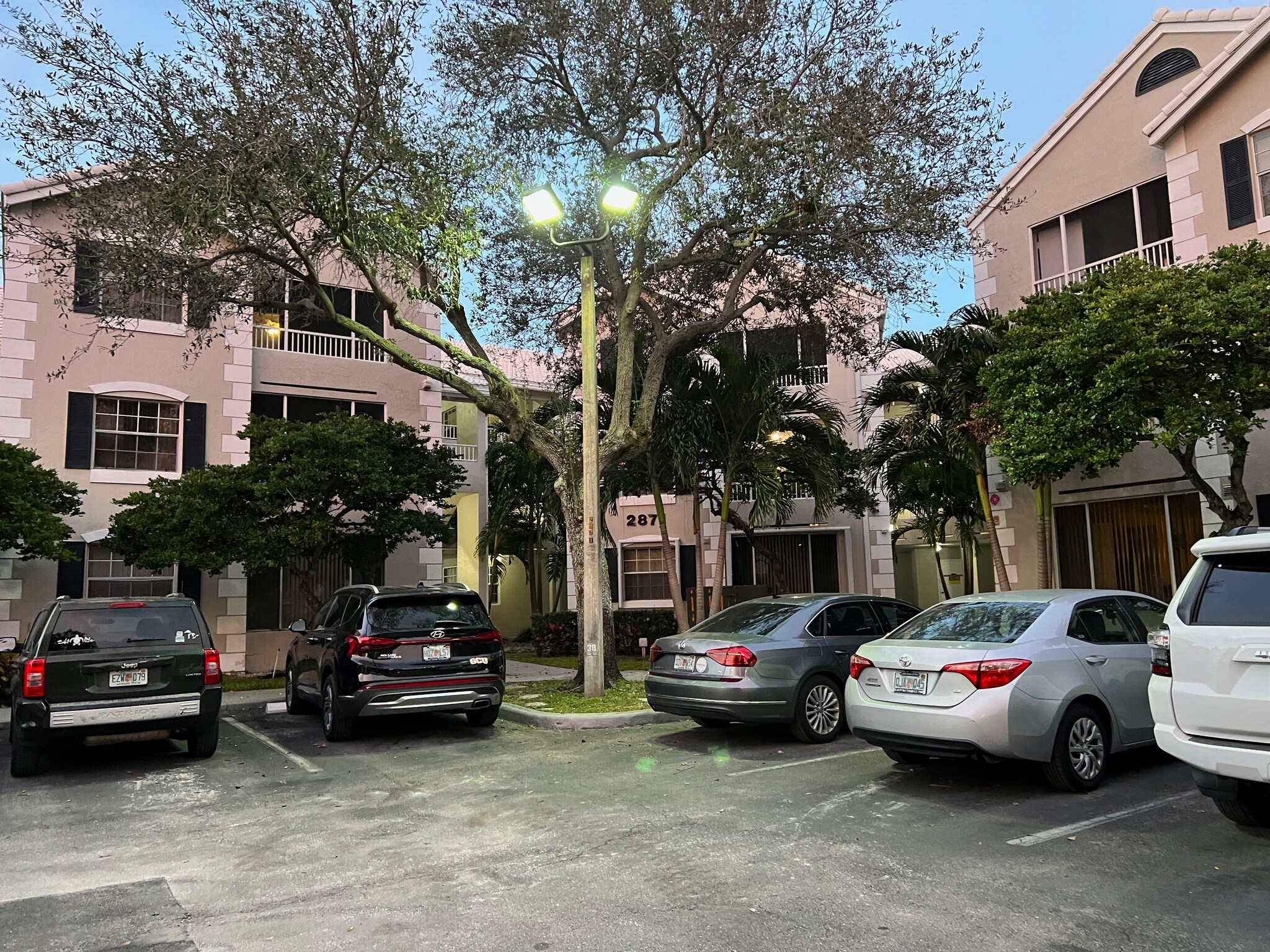 Building Photo - 2871 N Oakland Forest Dr