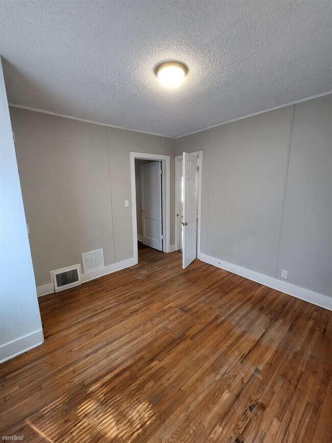 Building Photo - 2 br, 1 bath House - 421 S Sedgwick St
