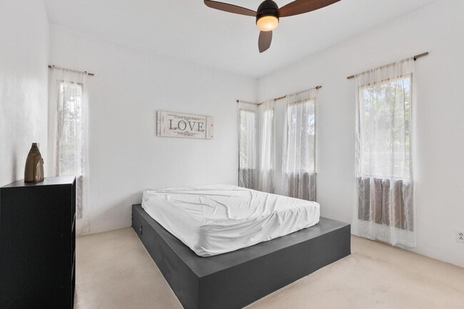 Building Photo - 3 Bedroom / 2.5 Bath Home with 20 Acres of...