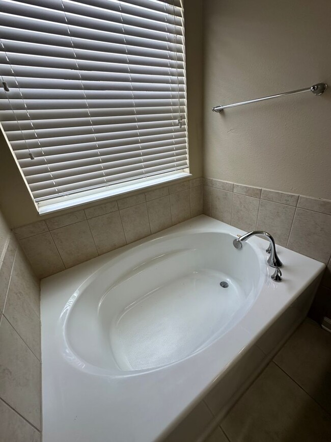 Building Photo - Oceanway Beauty, WOW Amenities, 4 Bedroom ...