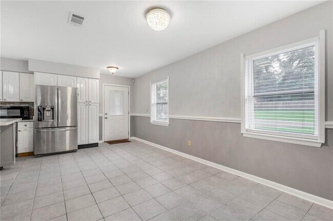 Building Photo - 2316 Woodland Rd