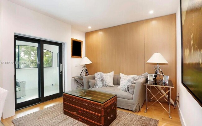 Building Photo - 6611 Leonardo St