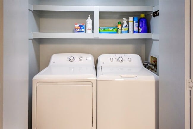 Building Photo - 106 NW Park St