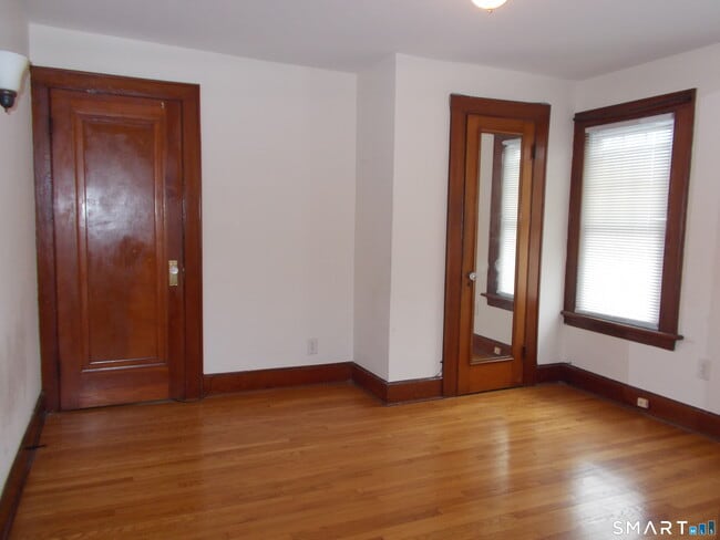 Building Photo - 42 Holbrook Pl