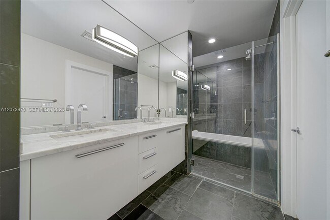 Building Photo - 900 Biscayne Blvd