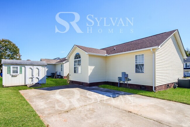 Building Photo - Come check out this beautiful home in Midway East.