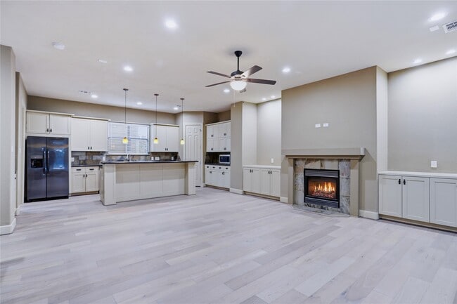 Building Photo - 1603 W 14th St