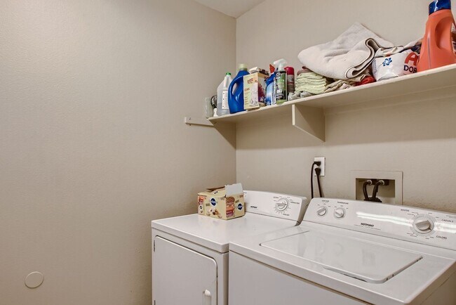 Building Photo - Furnished luxury spacious single family house. Gustavo Lopez AMSI