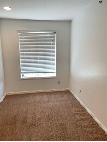 Building Photo - 713 Canonbury Way