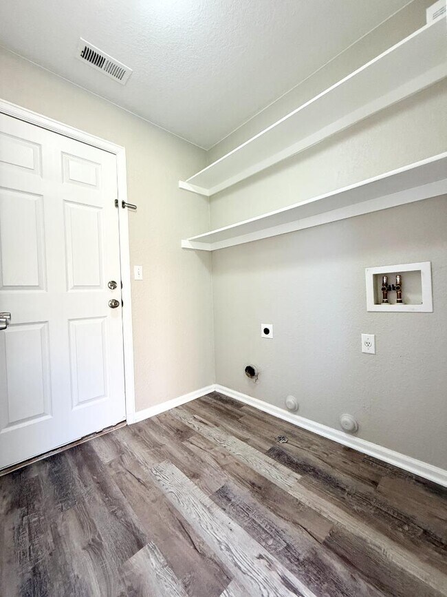 Building Photo - 14837 E 118th Ave