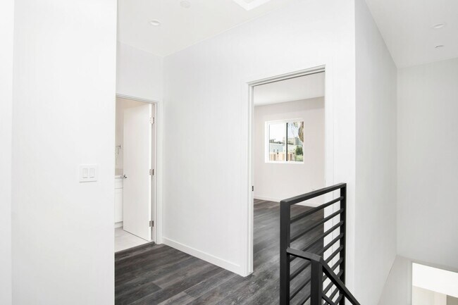 Building Photo - Newly Built 3Bed/3Bath Townhouse Available Now!