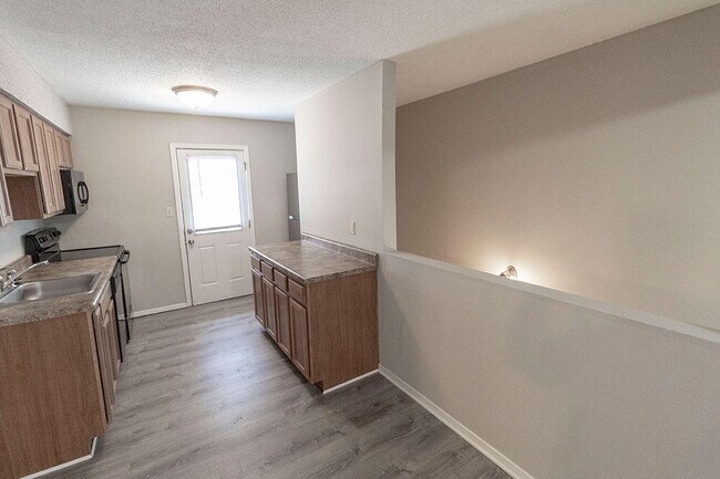 Building Photo - 215 Wheaton Ct