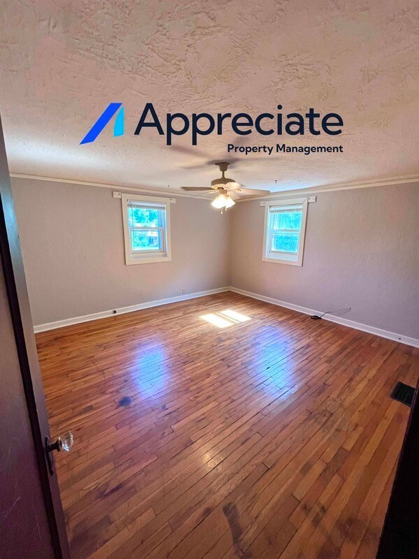 Building Photo - 622 Paris Ct