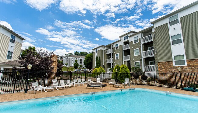 Building Photo - 2402 Clubhouse Ct