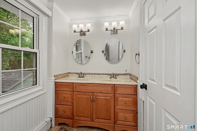 Building Photo - 44 Barmore Dr W
