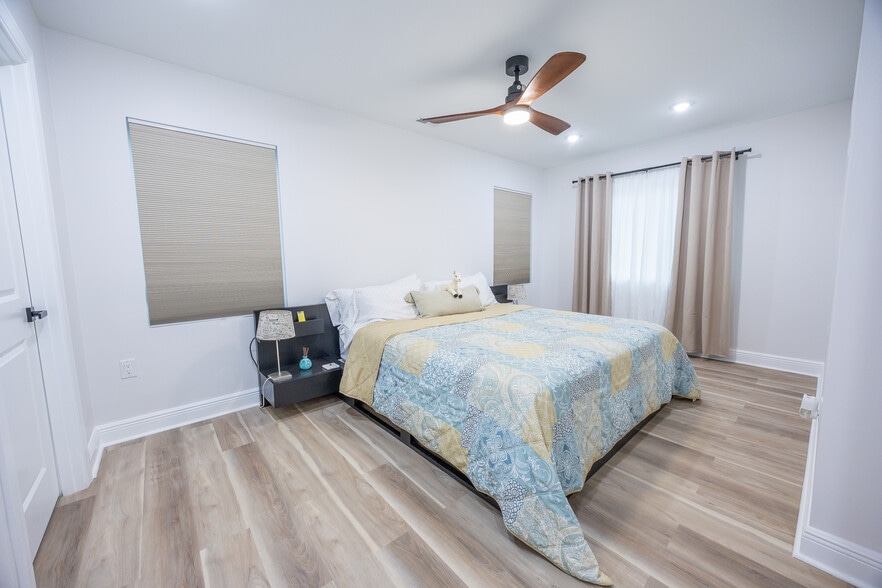 Building Photo - 7980 Royal Ave