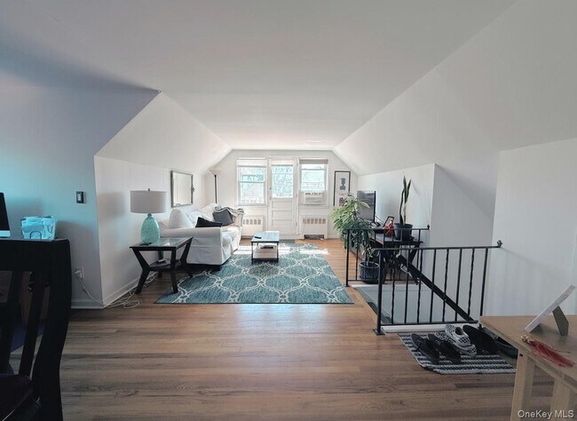 Building Photo - 525 E Olive St