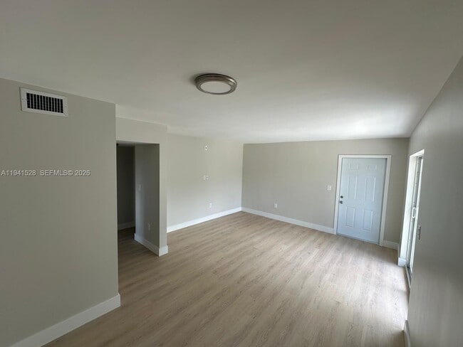 Building Photo - 1101 NE 80th St