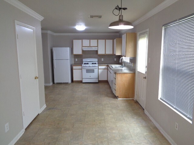 Building Photo - 5034 Redwing Brook Trail
