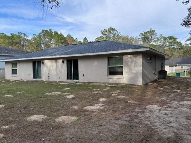 Building Photo - Citrus Springs - 2 bedroom 2 bath duplex