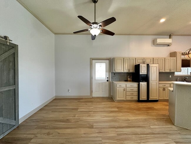 Building Photo - Barndominium in the Country!