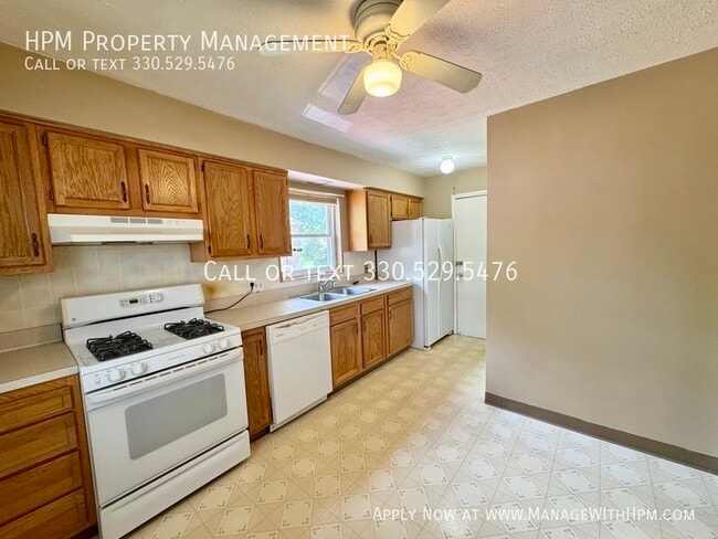 Building Photo - 1803 Tanglewood Dr