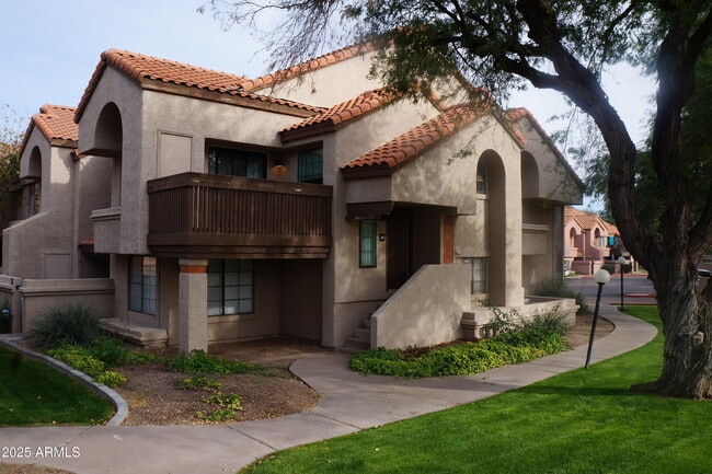 Primary Photo - 925 N College Ave