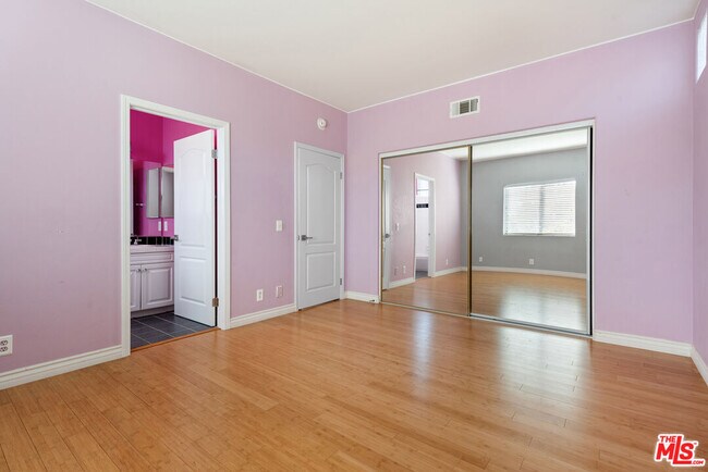 Building Photo - 24310 Belford Ct