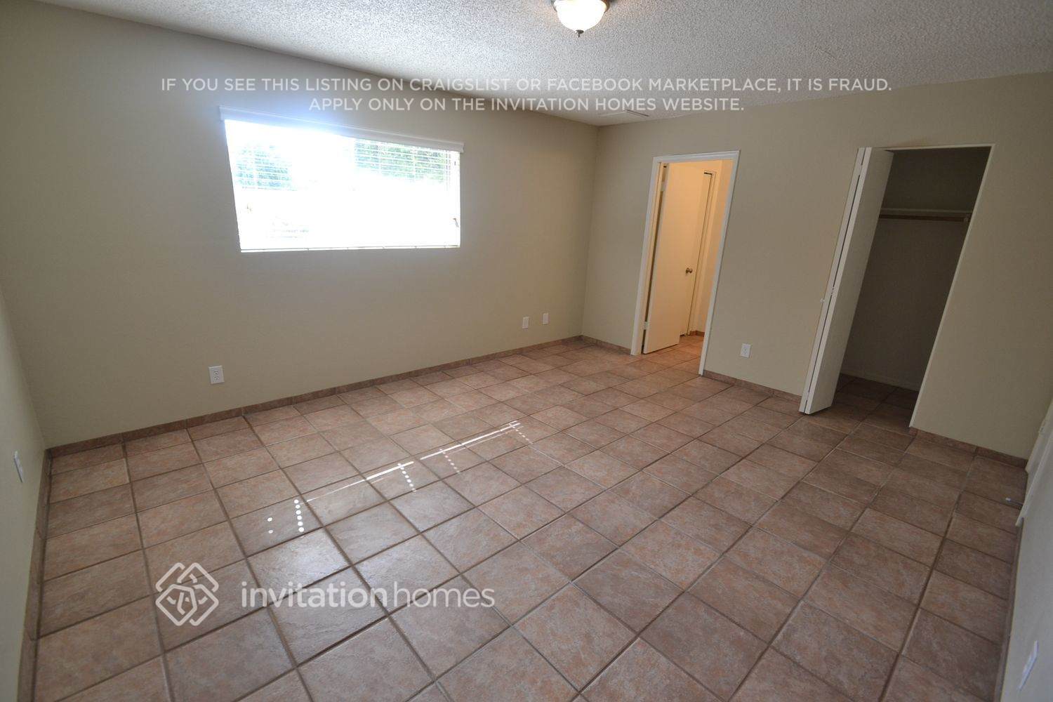 Building Photo - 704 N Oracle Cir