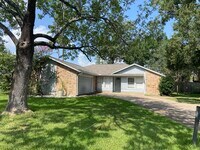 Building Photo - 15811 Part Dr