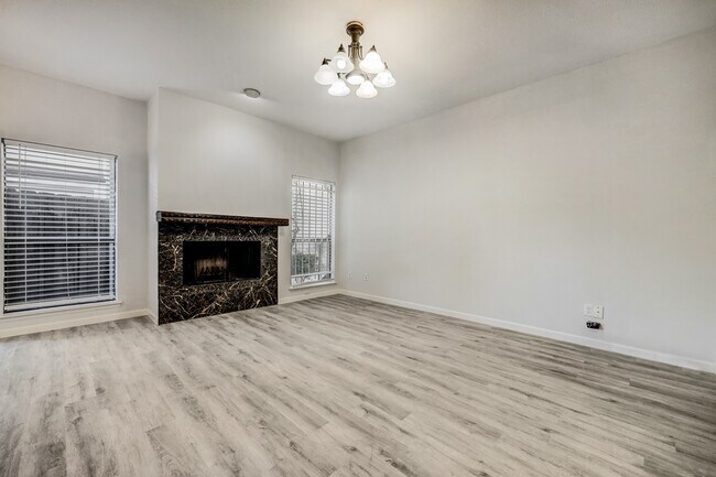 Building Photo - 1818 Augusta Dr