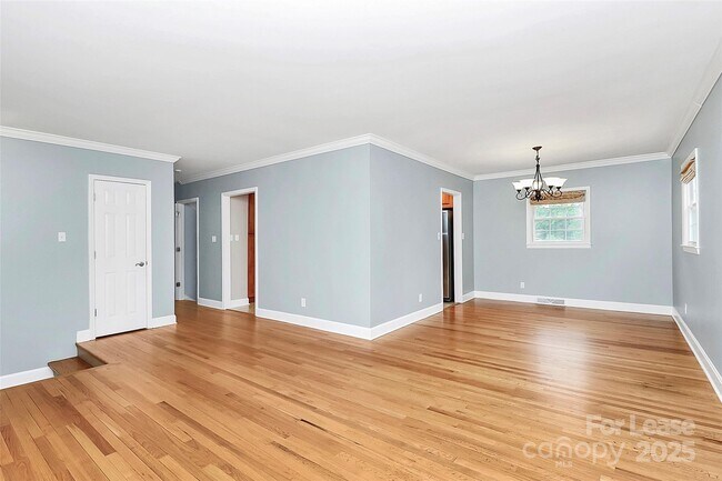 Building Photo - 6908 Lancer Dr