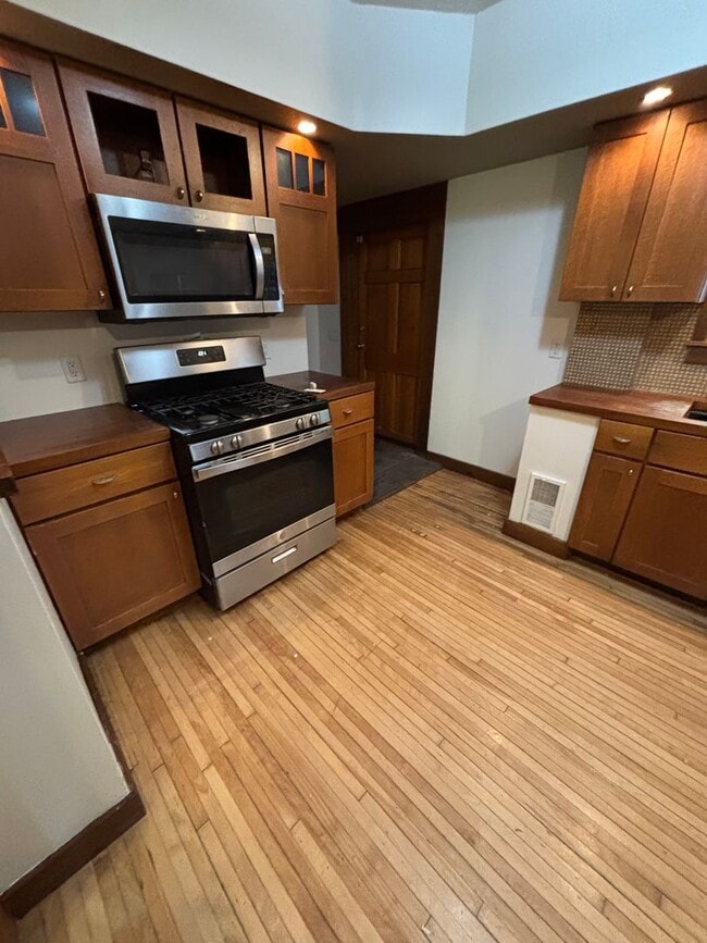 Building Photo - Single Family Home in Bryn Mawr/Harrison - Updated Kitchen + Dishwasher!