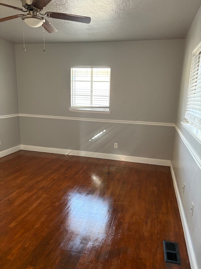 Building Photo - 1308 N Delno Ave