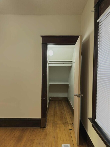 Building Photo - 585 Case Ave