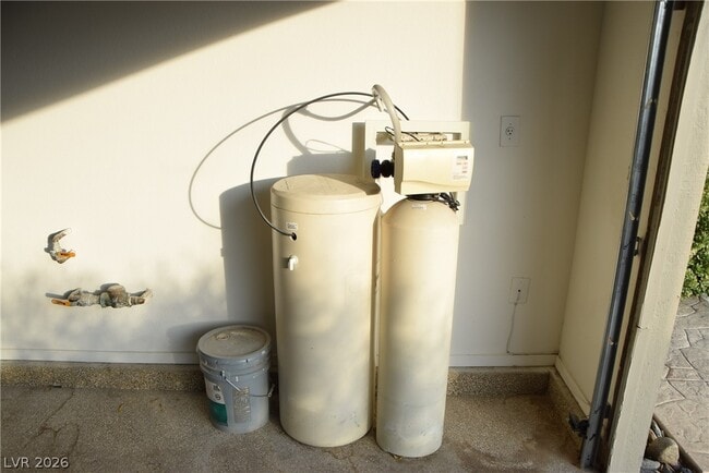 Building Photo - 60 Dark Creek Ave