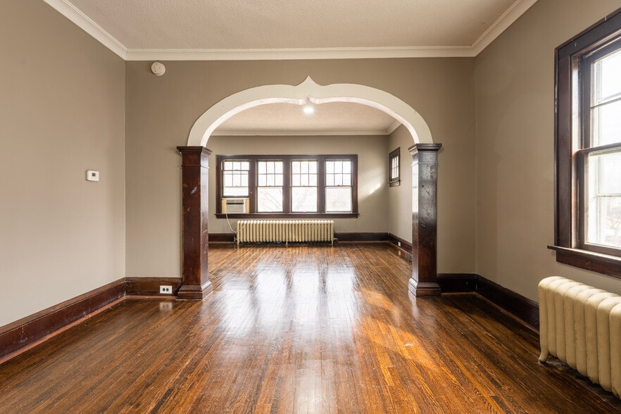 Building Photo - 1917 N Newton Ave