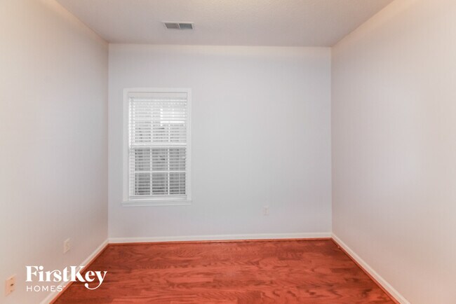 Building Photo - 8672 Eagle Dr