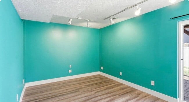 Building Photo - 367 E 525 S