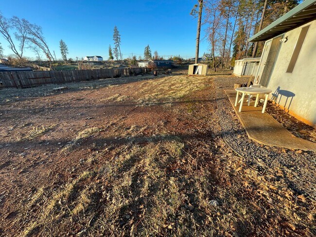 Building Photo - Paradise 3 bedroom 2 1/2 bath, large home, shop, natural landscaping.