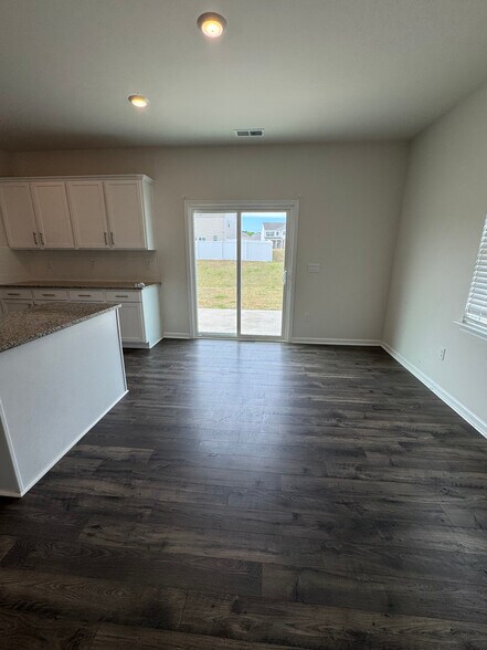 Eat in kitchen area - 406 Blue Aspen Dr