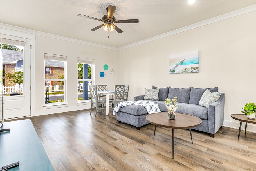 Building Photo - 536 N De Villiers St