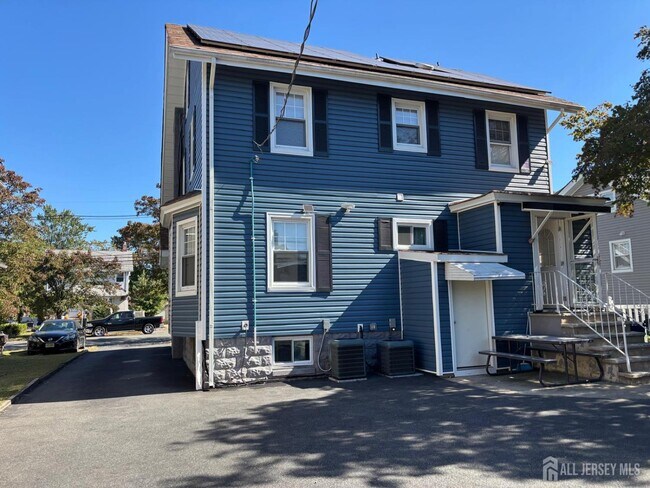 Building Photo - 220 S Washington Ave