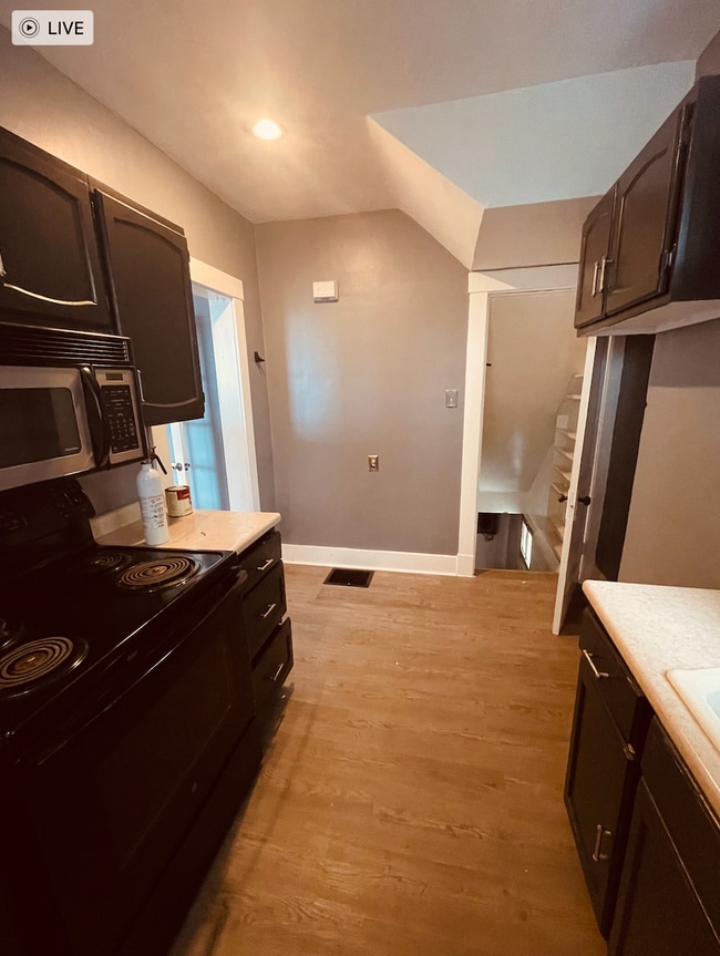 Building Photo - 2 Bed 1 Bath- Pittsburgh Pa