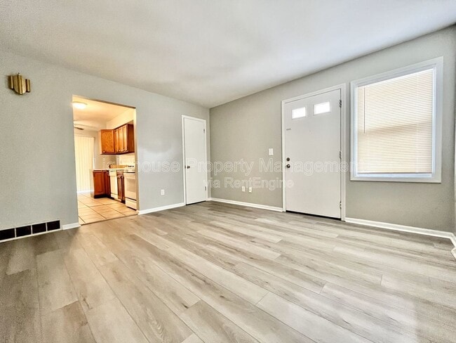 Building Photo - 1745 Dawes Ct SE