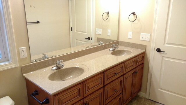 Building Photo - 4 bedroom, 3 bath home on quiet Cul-de-sac...