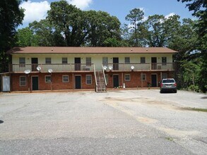 Building Photo - 1BD/1BA Unit on 2nd Floor of Three Oaks Complex in Hickory